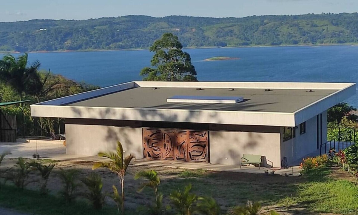 Tronadora Apartment | Artist built home Stunning Views of Lake Arenal!