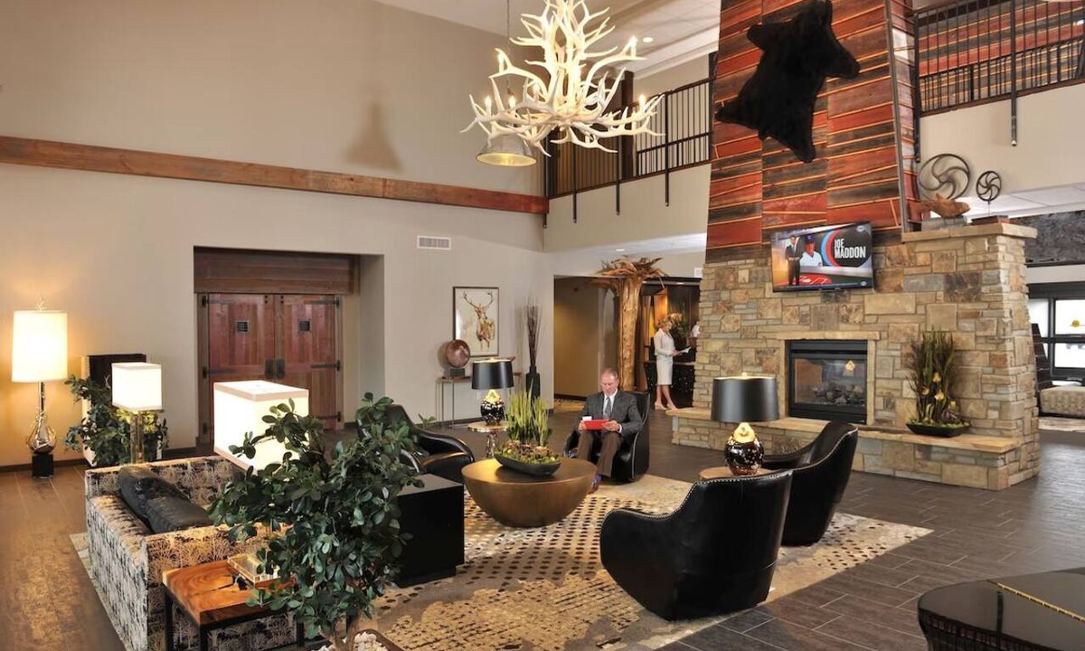 Independence Hotel | Expanded 2 Queen Beds with Sofa Sleeper, Stoney Creek Kansas City
