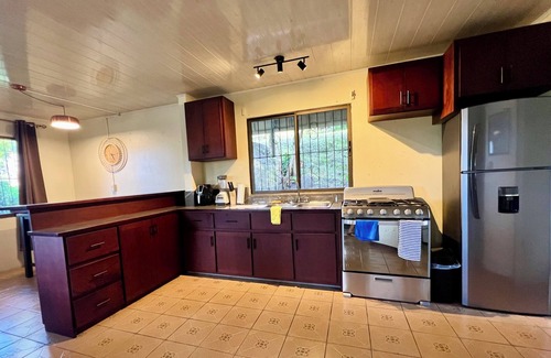 Tilaran House | Charming 2-bedroom Lake View House in Puerto San Luis with WiFi