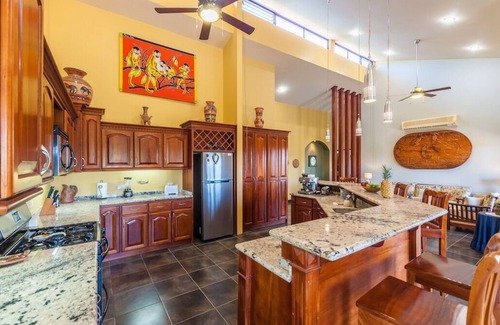 El Ocotal House | Jungle and Ocean Paradise, Infinity Pool, 4BR/3BA - Private location!