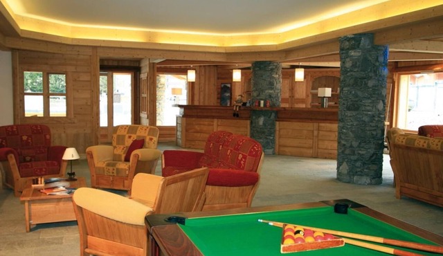 200m from resort center, fitness, swimming pool, terrace, balcony, tv, ski locker, 100m²