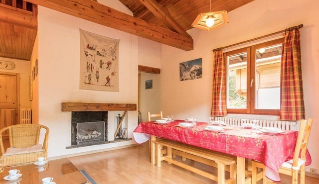 Spacious Chalet for 8 with Fireplace and Mountain Views, Saint-Chaffrey, Serre-Chevalier