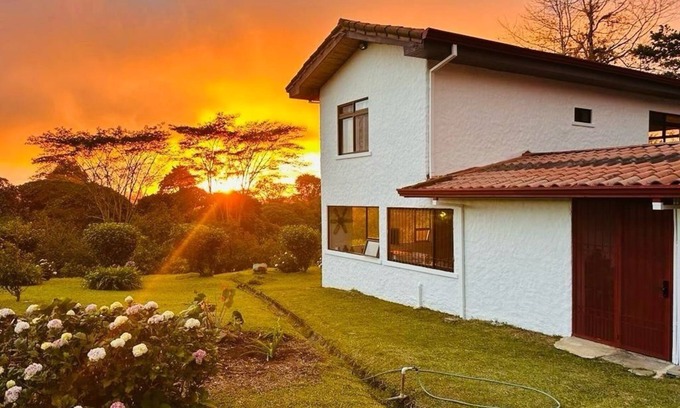 Roble Apartment | Cozy Mountain Apartment for Rest and Relaxation